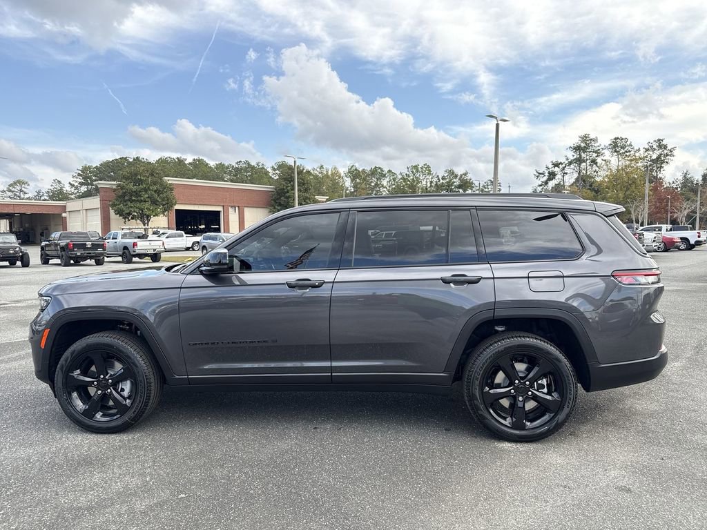 New 2025 Jeep Grand Cherokee L Limited w/ Black Appearance Package image 6