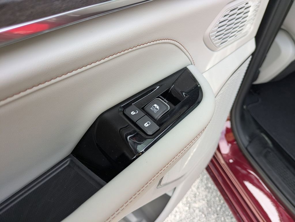 Used 2023 Jeep Grand Cherokee Overland image 31