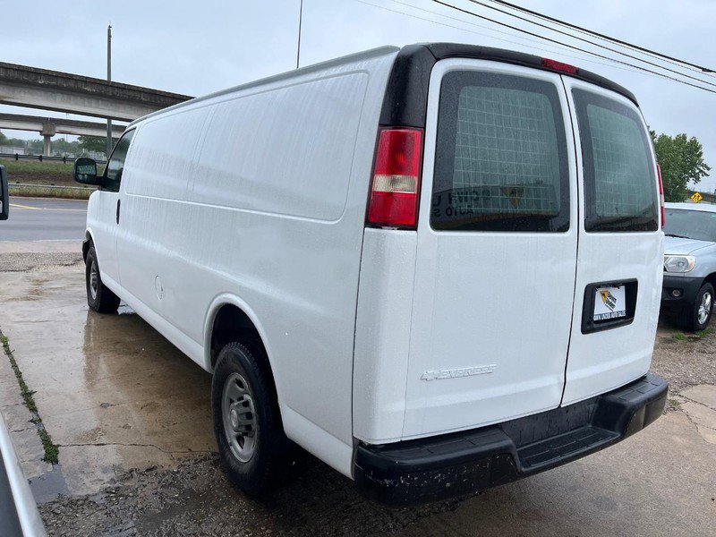 Used 2009 Chevrolet Express 2500 Extended RWD image 4