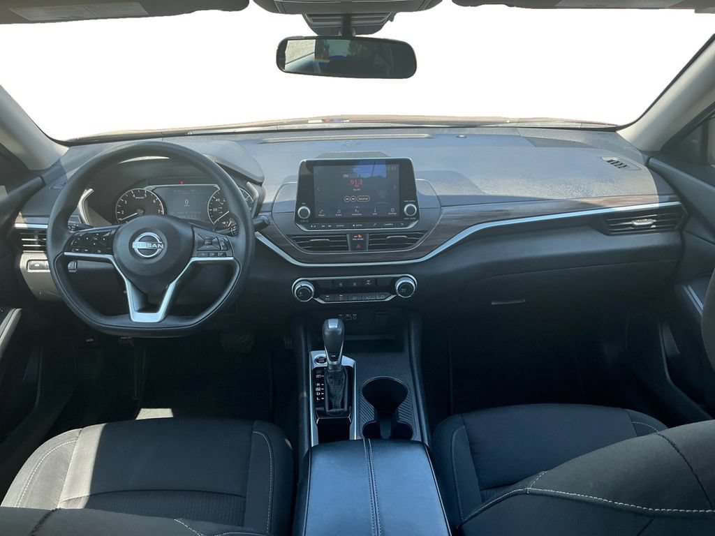 Used 2025 Nissan Altima 2.5 SV FWD image 17