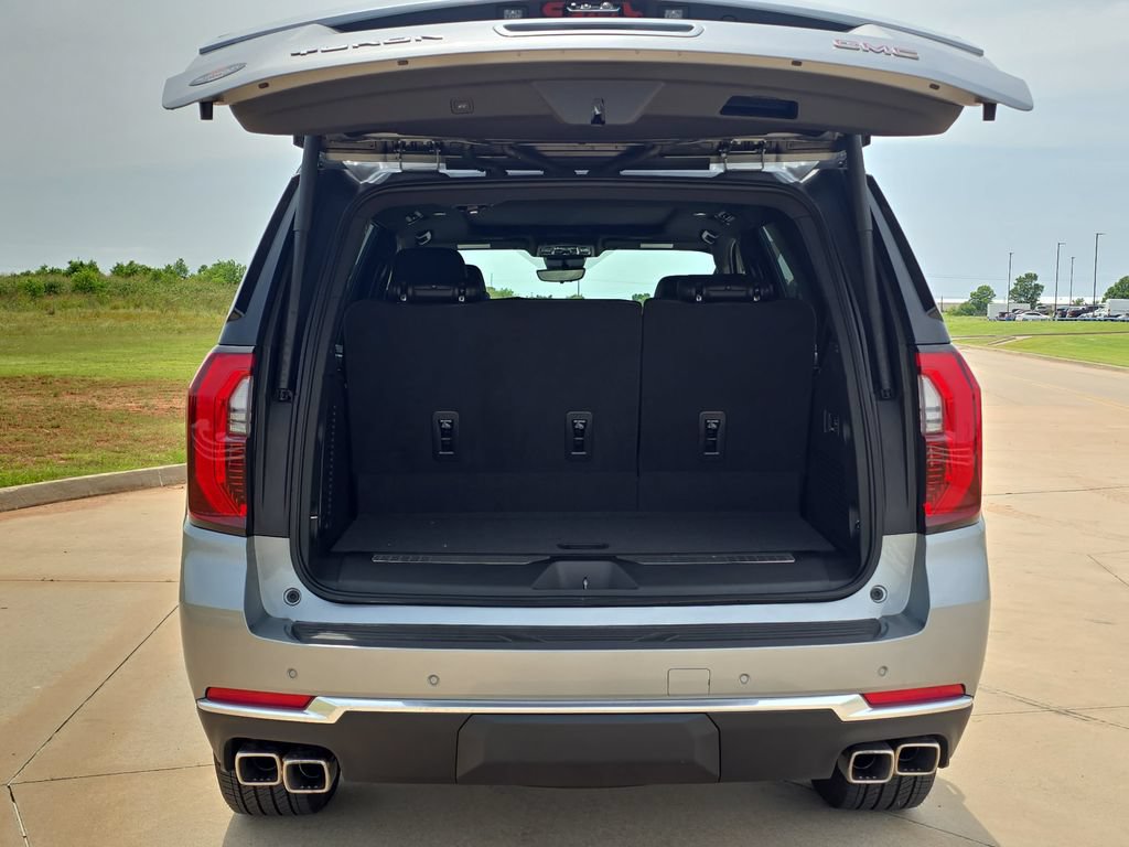New 2026 GMC Yukon Denali w/ Denali Reserve Package AWD/4WD image 13