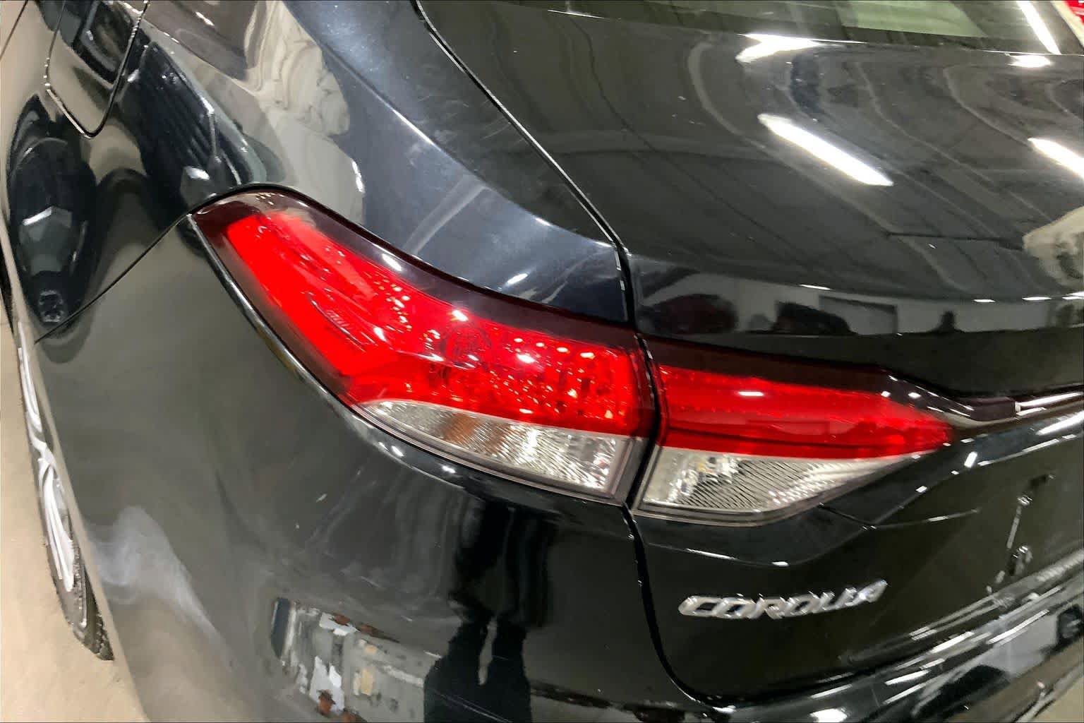 Used 2020 Toyota Corolla LE FWD image 29