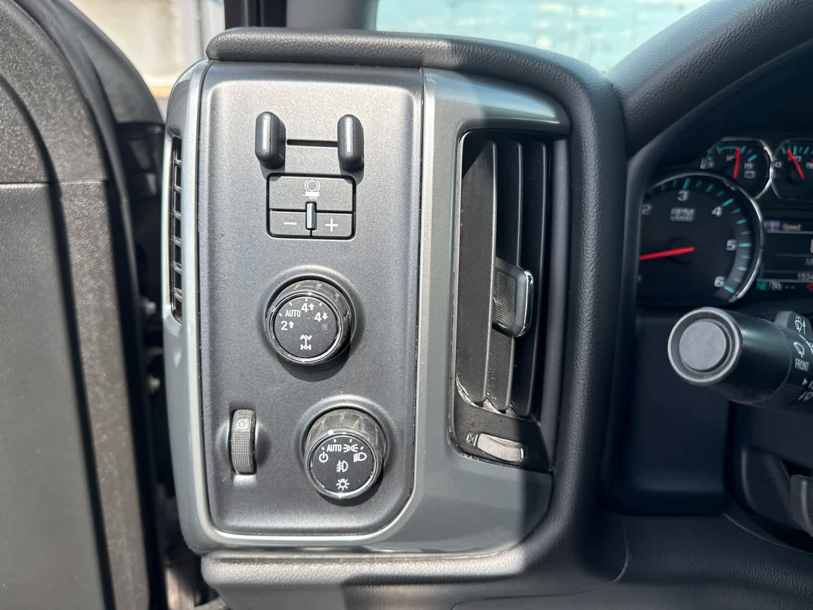 Used 2015 Chevrolet Silverado 1500 LT w/ All Star Edition AWD/4WD image 14