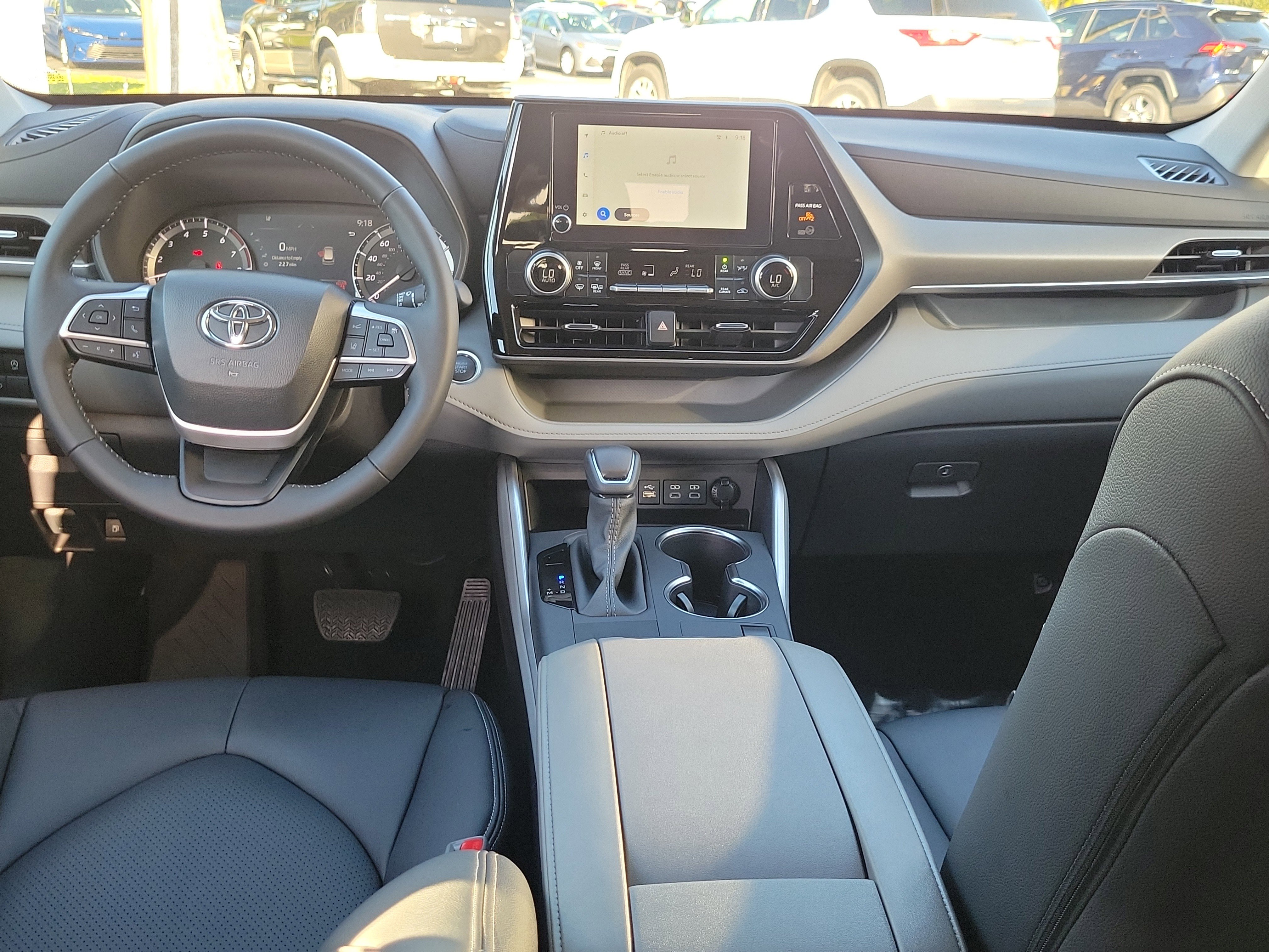 Used 2025 Toyota Highlander LE image 10