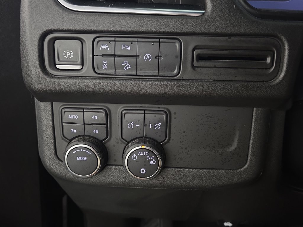 Used 2024 Chevrolet Tahoe Premier AWD/4WD image 22