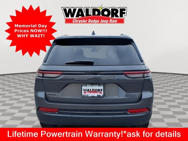 New 2025 Jeep Grand Cherokee 4WD image 4