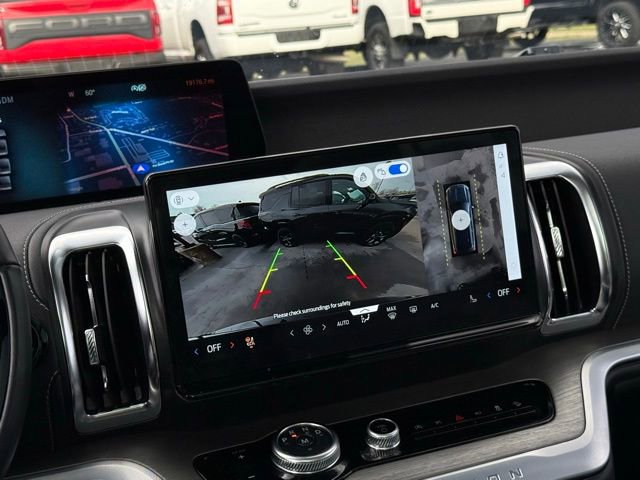 Certified 2025 Ford Expedition Platinum image 4