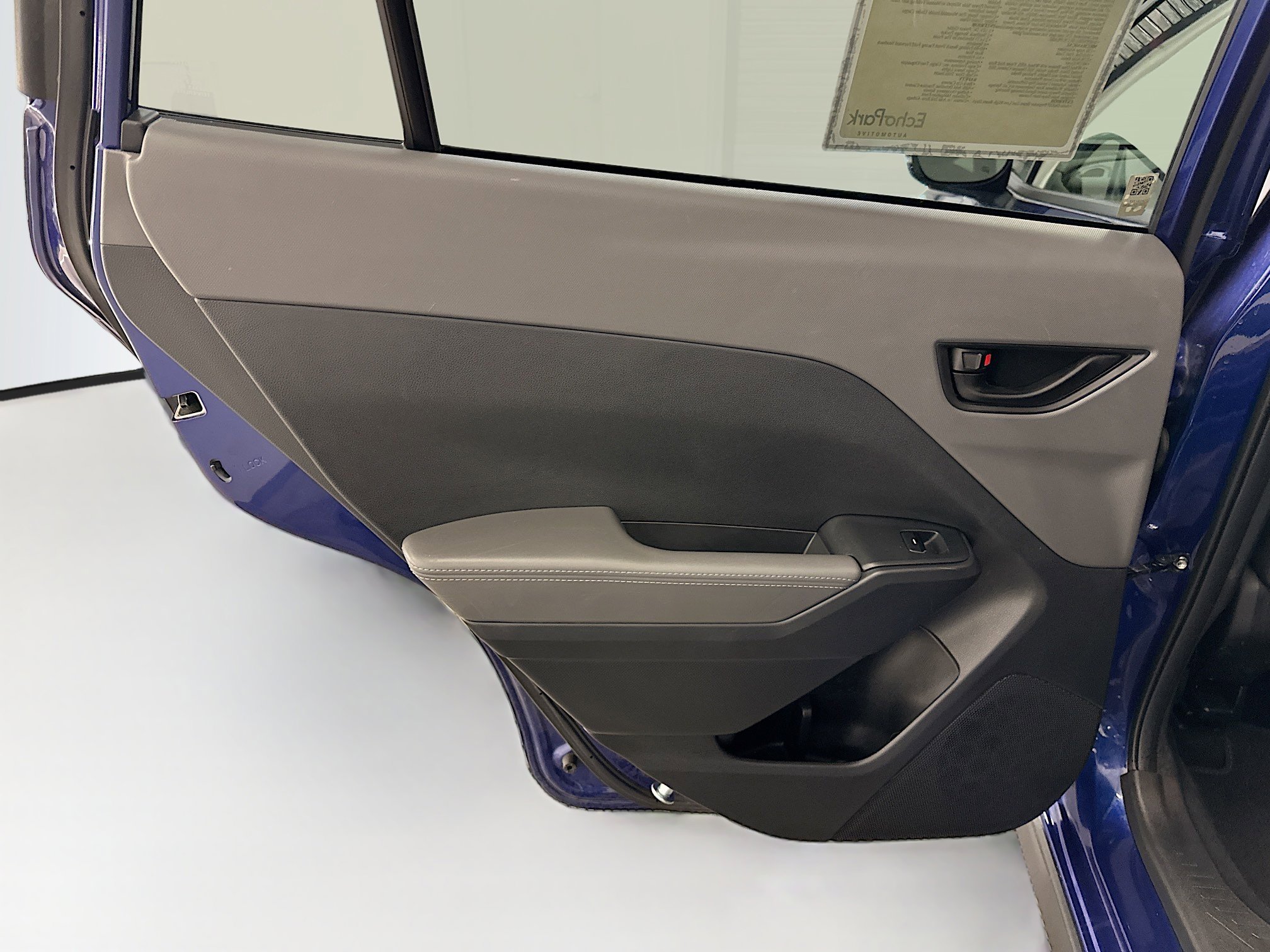 Used 2025 Subaru Crosstrek 2.0i Premium image 27