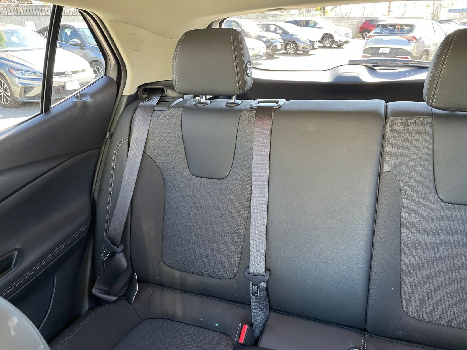 Used 2025 Buick Encore GX Preferred image 38