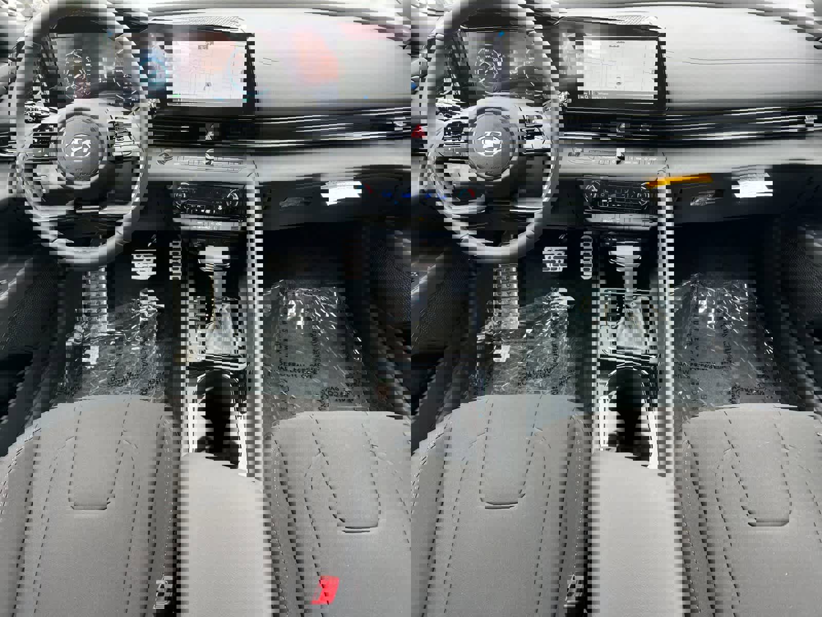 New 2025 Hyundai Elantra SEL image 4