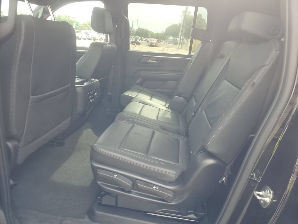 Used 2025 Chevrolet Suburban Z71 AWD/4WD image 4
