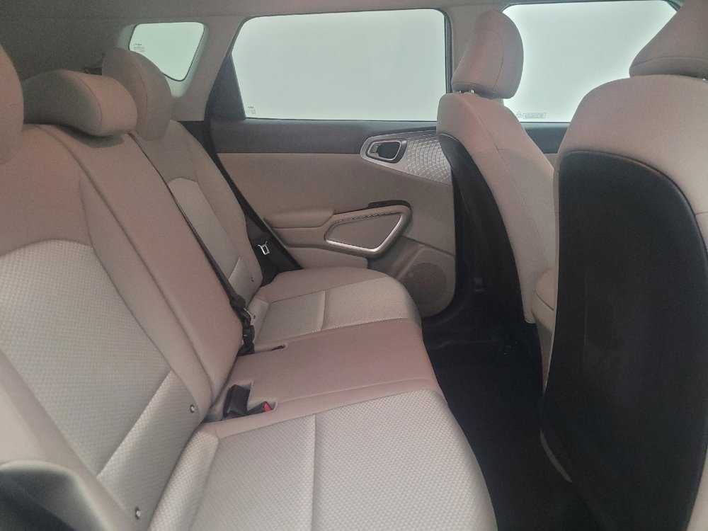 Used 2025 Kia Soul LX w/ LX Technology Package FWD image 19