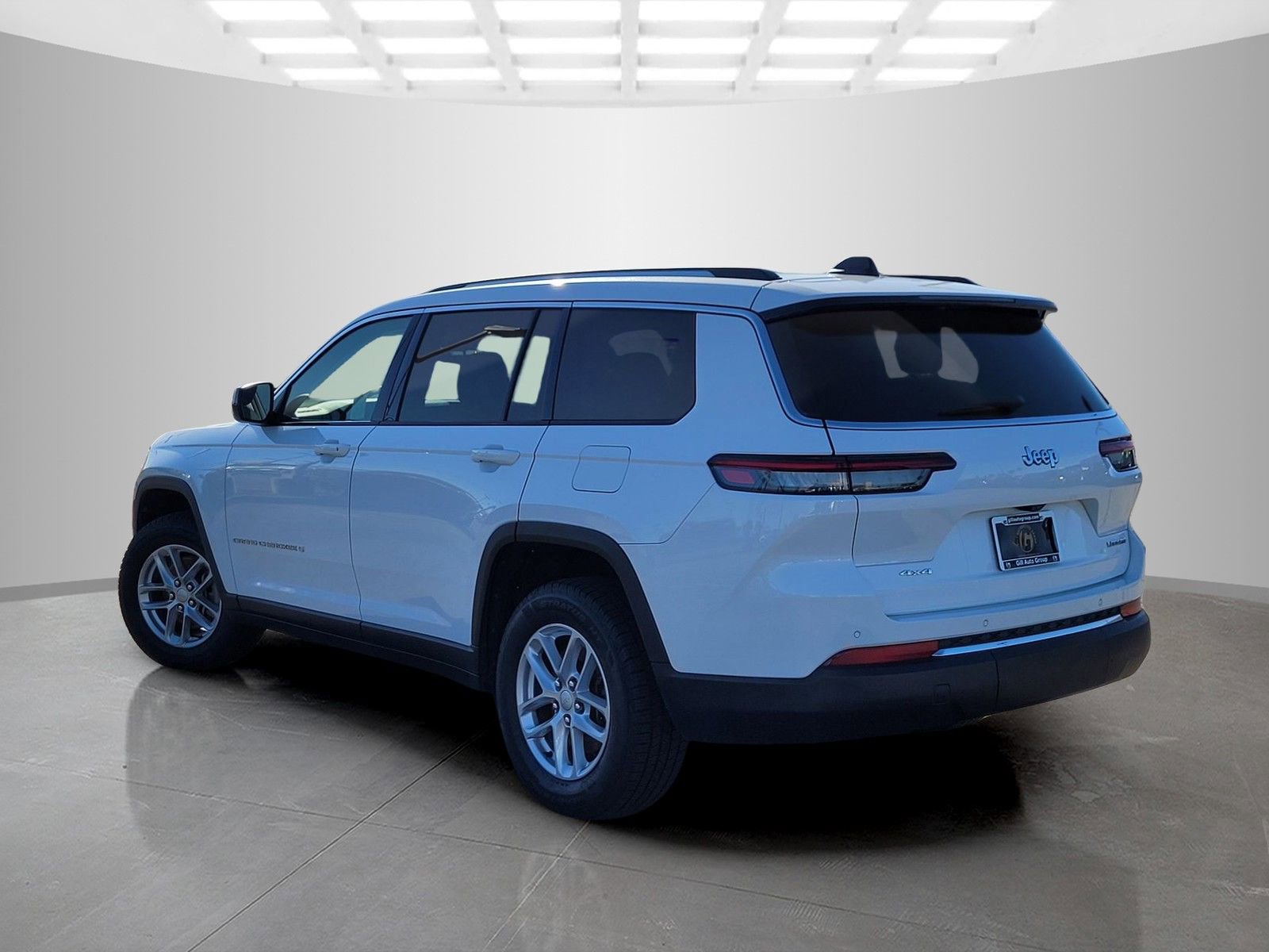 Used 2023 Jeep Grand Cherokee L Laredo image 6