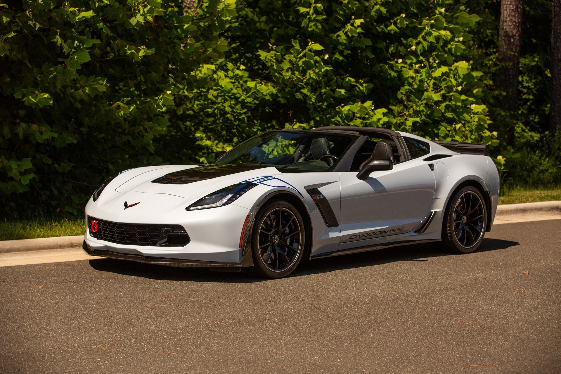 Used 2018 Chevrolet Corvette Z06 w/ Carbon 65 Edition RWD image 6