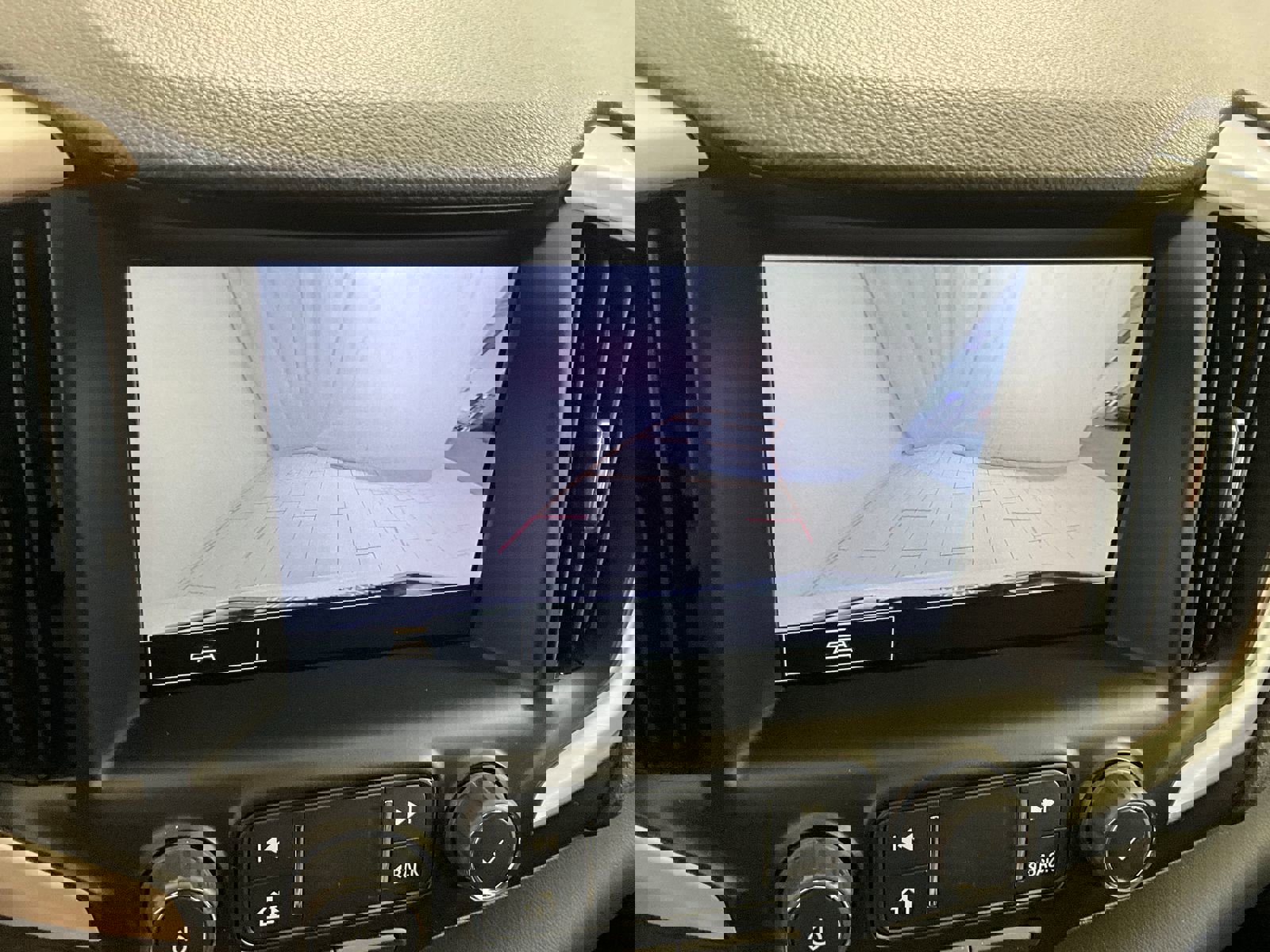 Used 2024 GMC Terrain SLT image 19