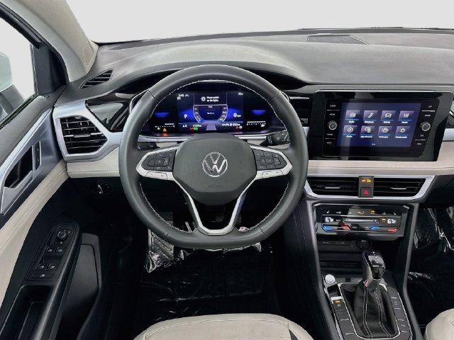 Certified 2025 Volkswagen Taos SE AWD/4WD image 26