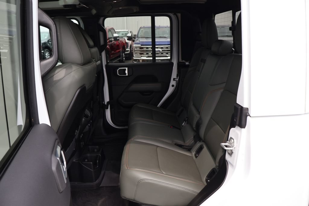 Used 2024 Jeep Gladiator Mojave AWD/4WD image 21