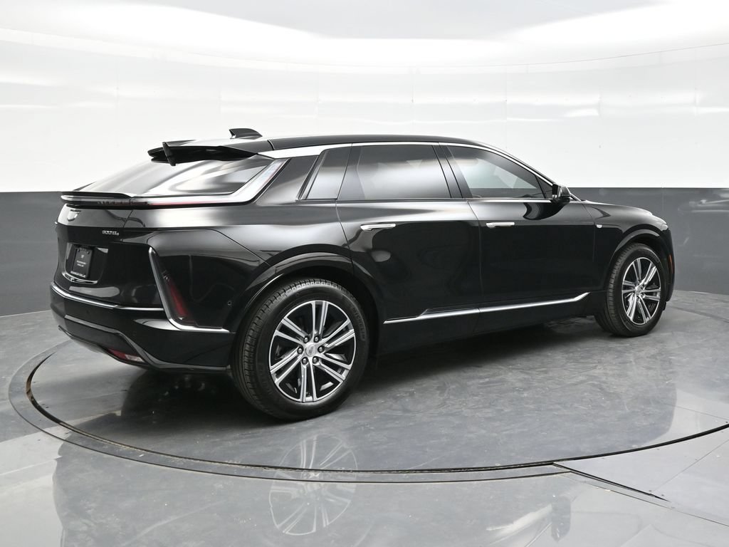 Certified 2024 Cadillac Lyriq Luxury AWD/4WD image 7