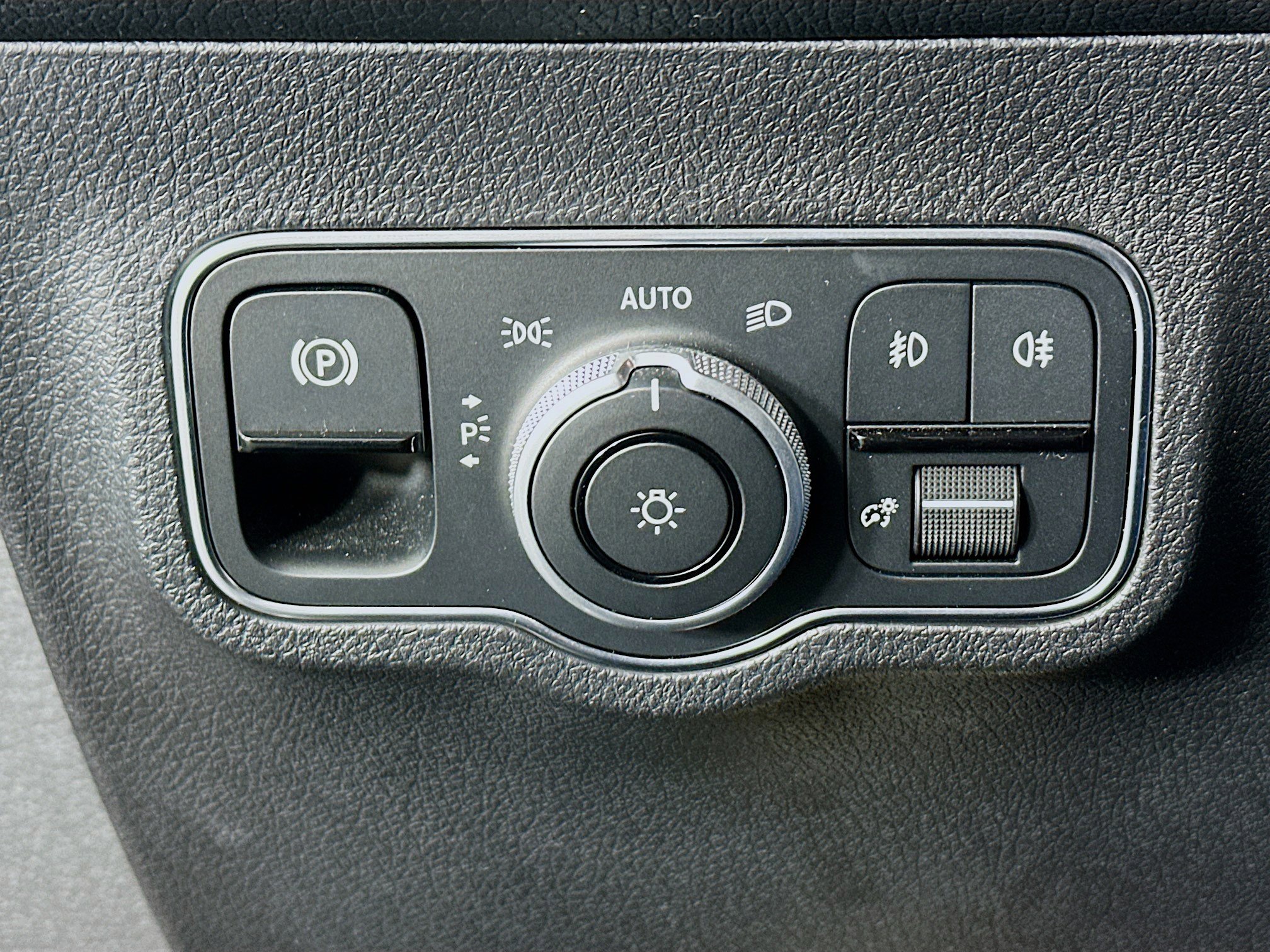 Used 2024 Mercedes-Benz GLB 250 image 17