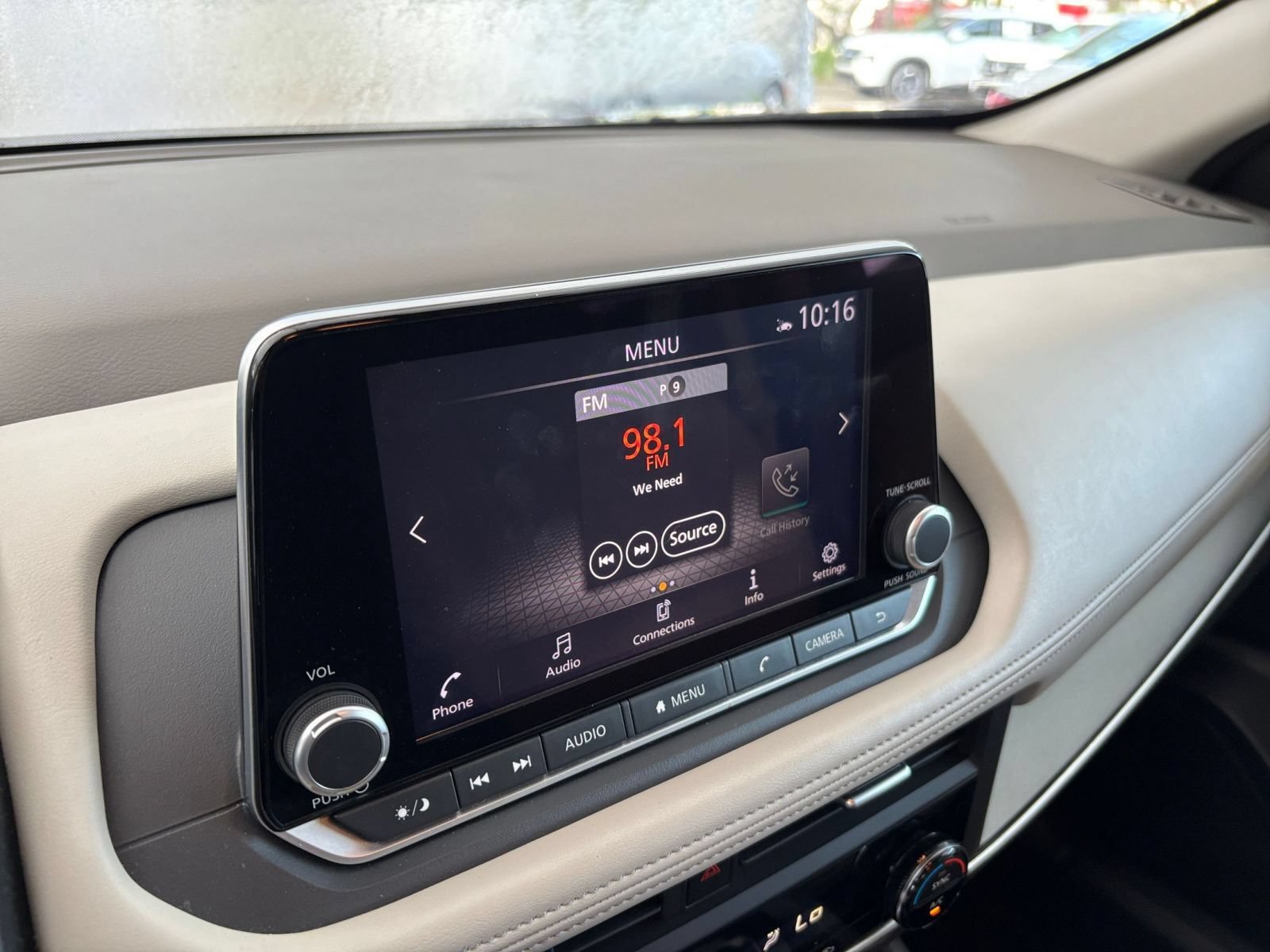 Used 2025 Nissan Rogue SV FWD image 16