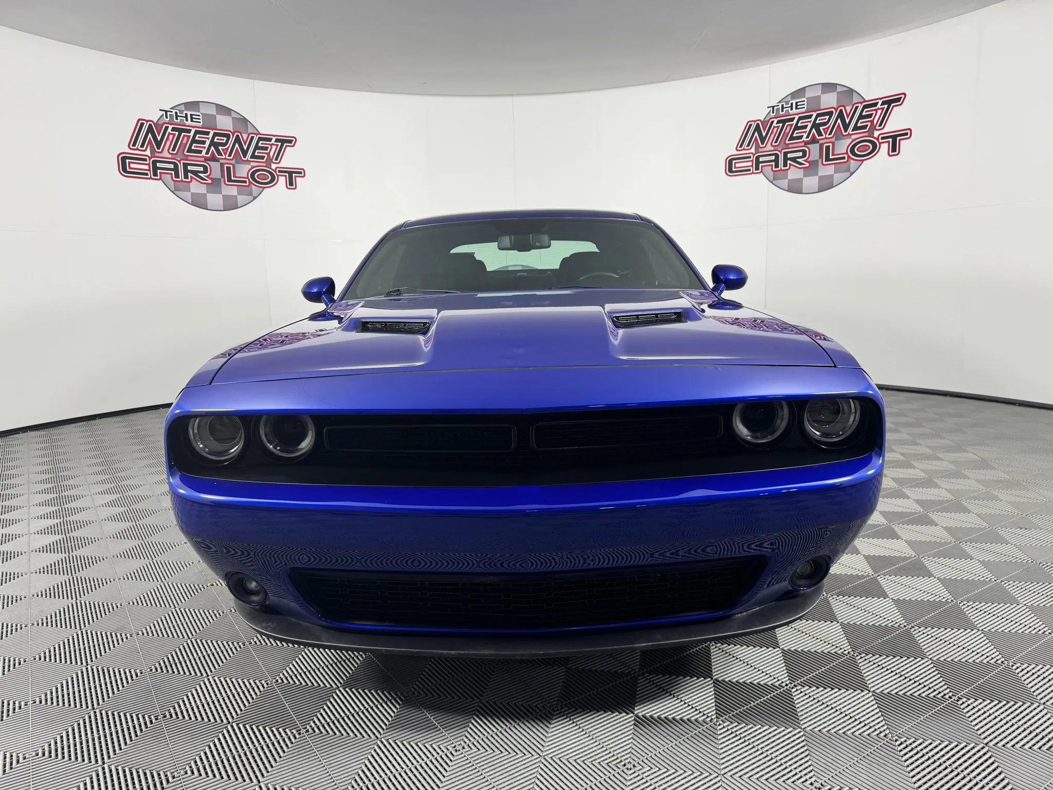 Used 2019 Dodge Challenger SXT w/ Driver Convenience Group image 2