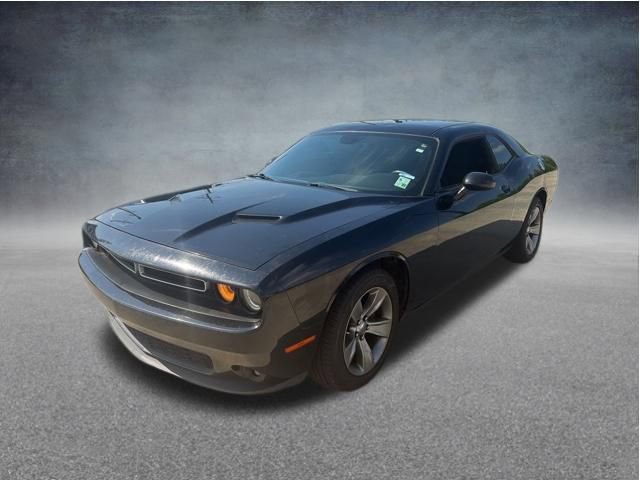Used 2015 Dodge Challenger SXT RWD image 2