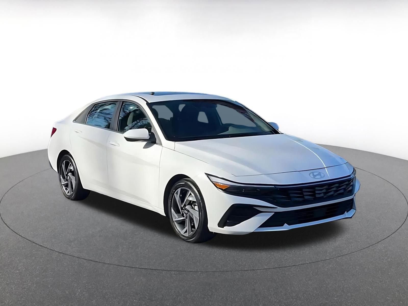 Used 2025 Hyundai Elantra SEL image 3