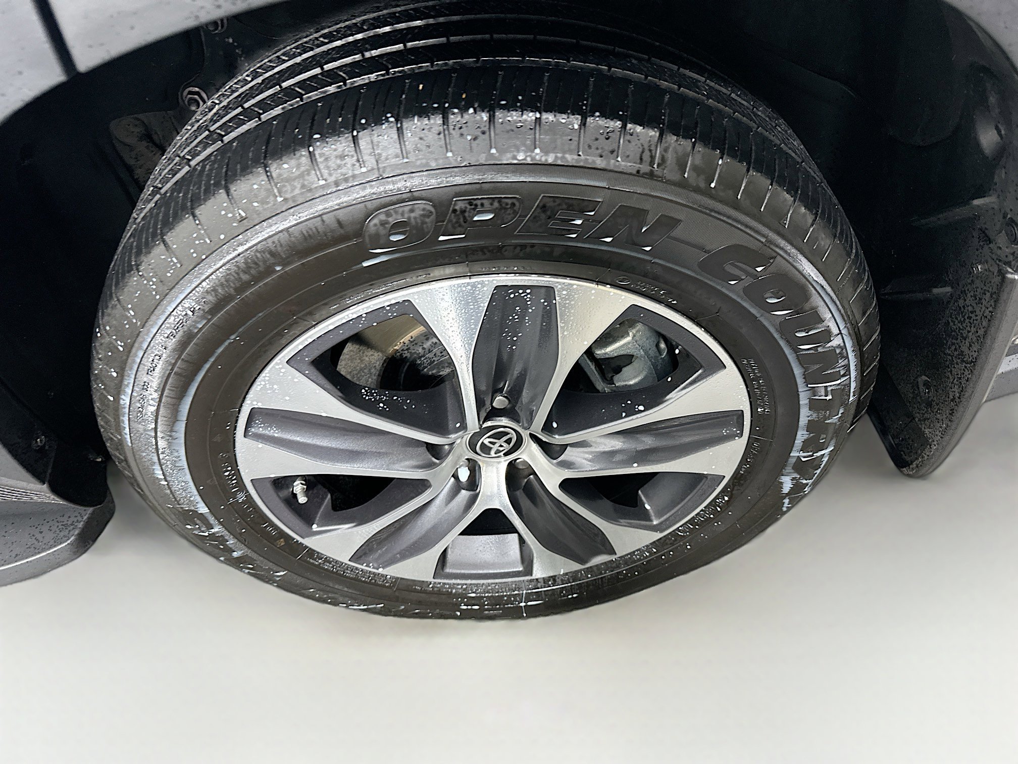 Used 2024 Toyota Highlander XLE image 11