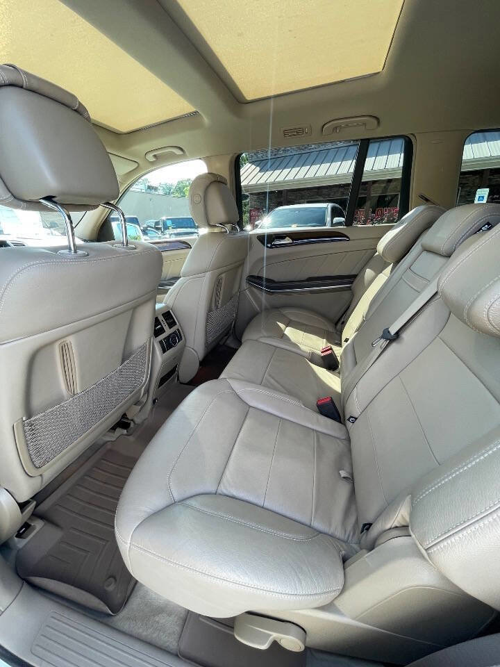 Used 2016 Mercedes-Benz GL 550 4MATIC image 14