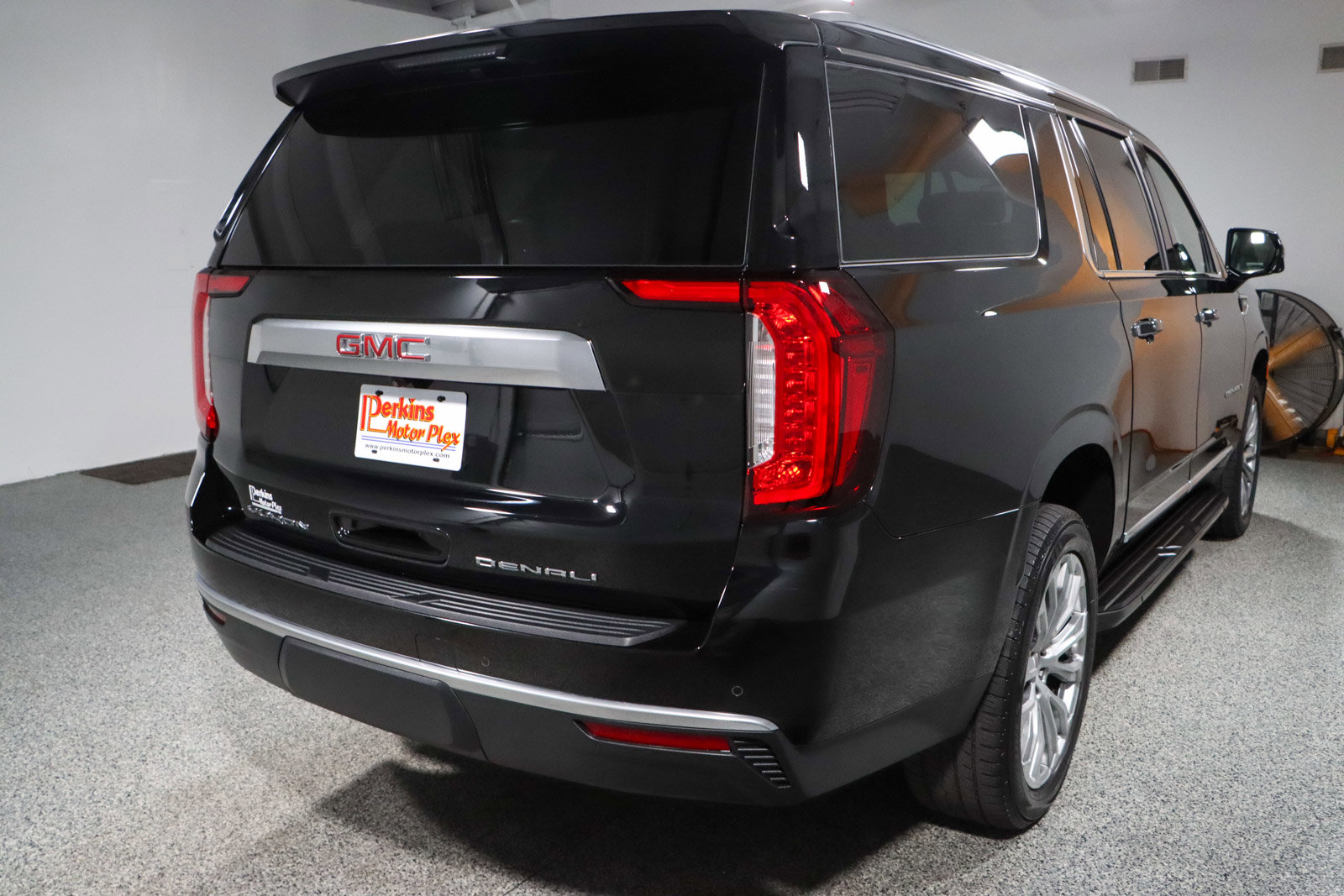 Used 2024 GMC Yukon XL Denali image 7