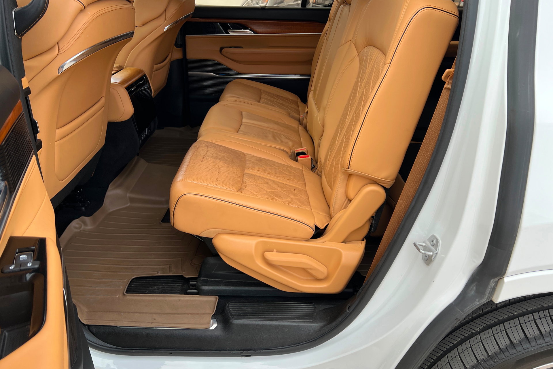 Used 2022 Jeep Grand Wagoneer Series III w/ HD Trailer Tow Package image 21