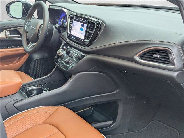 Used 2025 Chrysler Pacifica Pinnacle image 25