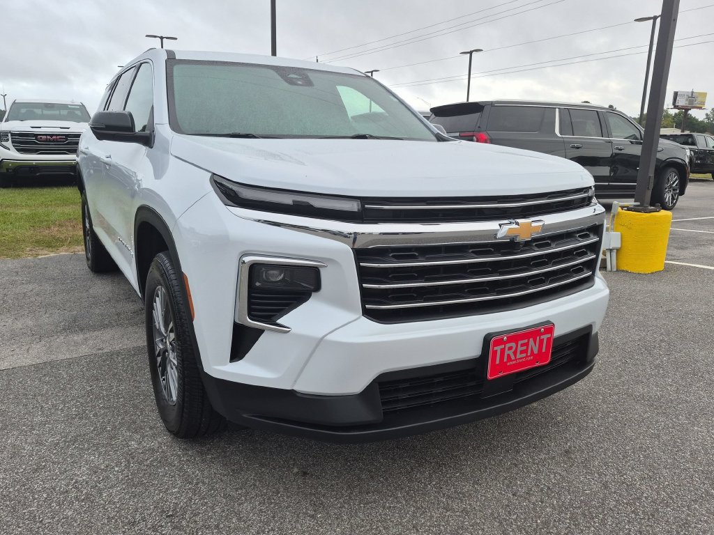 Used 2023 Chevrolet Traverse LS w/ Safety Package FWD image 13