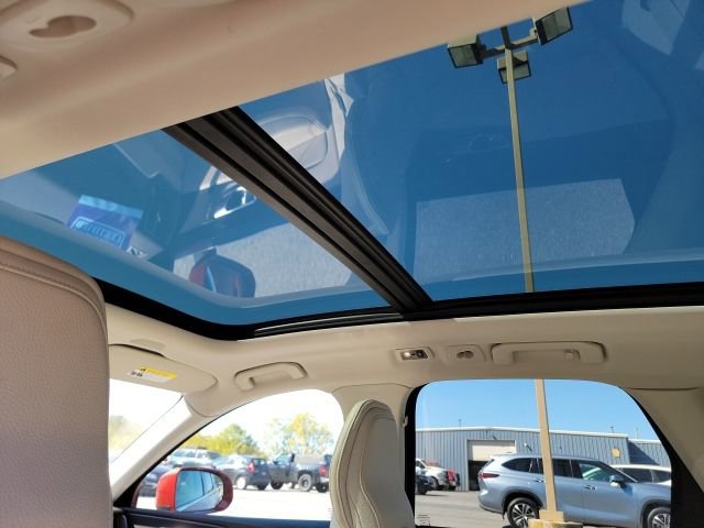 Used 2021 Volvo XC60 T5 Momentum AWD/4WD image 25