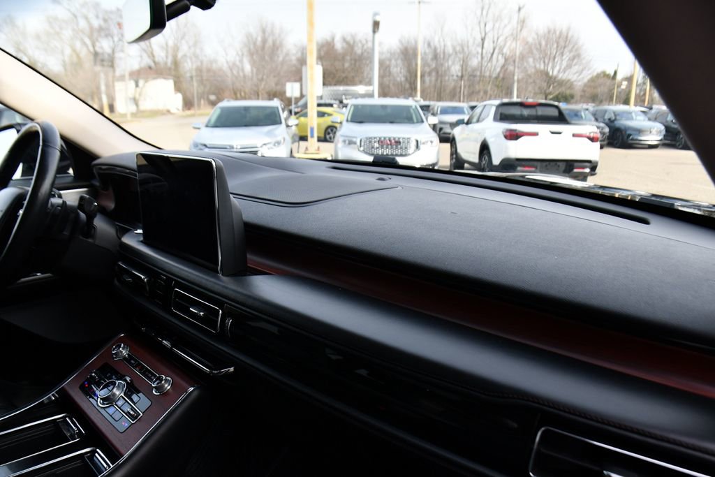Used 2022 Lincoln Aviator Reserve w/ Equipment Group 201A image 15