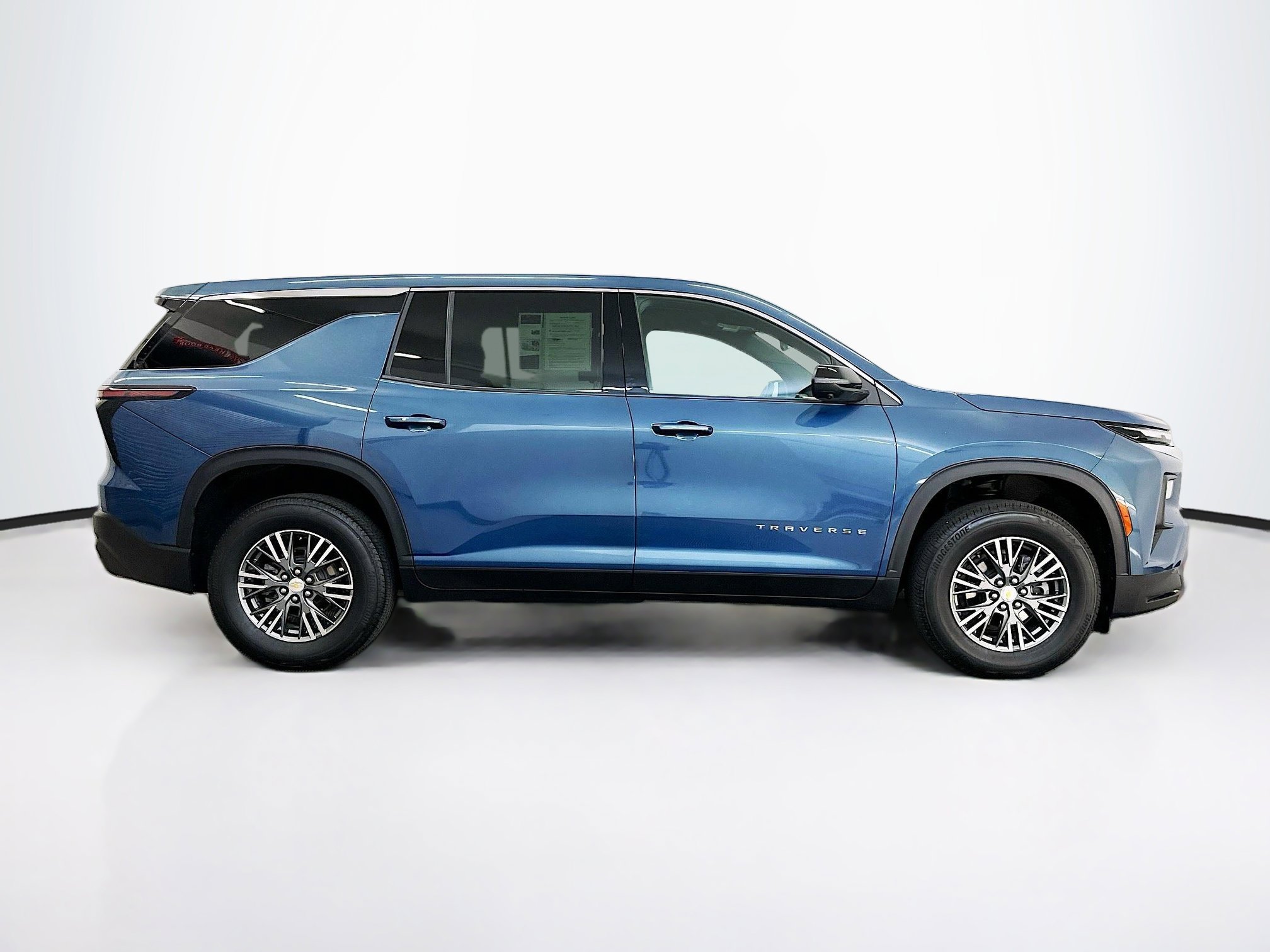 Used 2024 Chevrolet Traverse LS AWD/4WD image 10