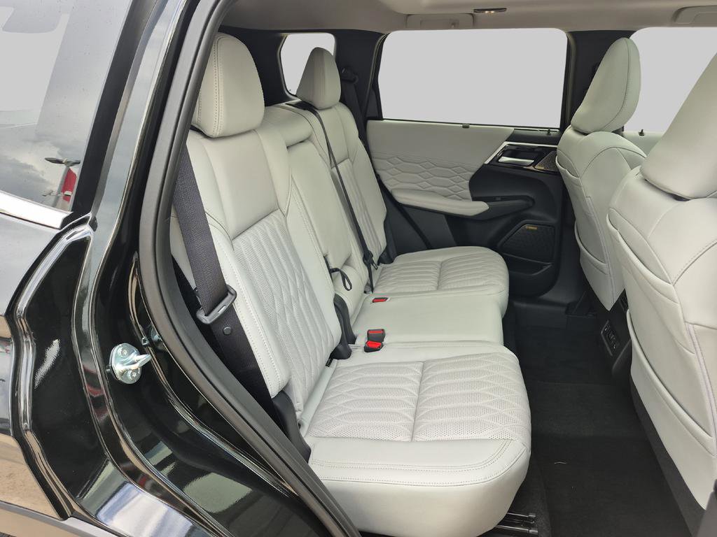 New 2025 Mitsubishi Outlander SEL image 24