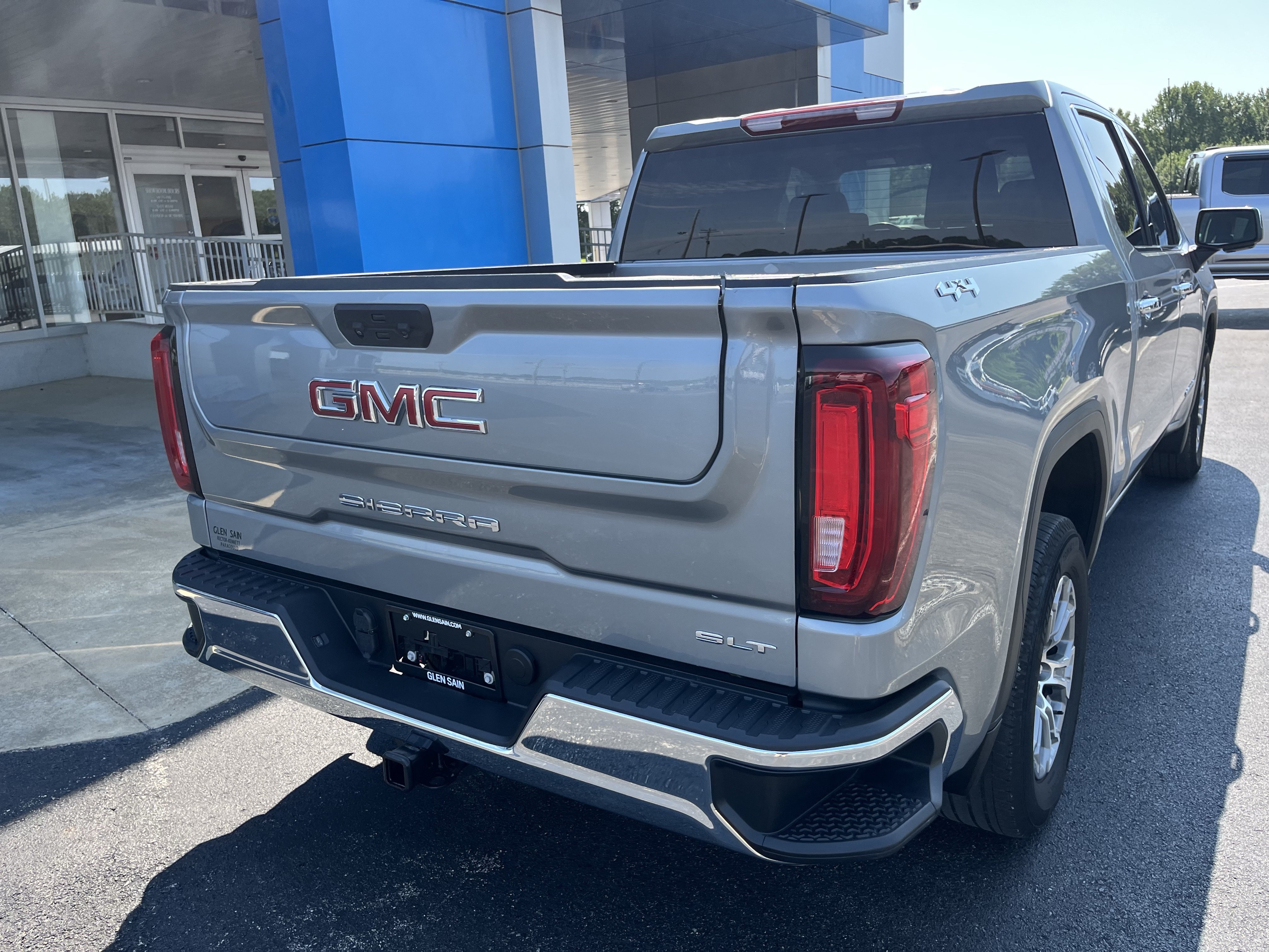 Used 2025 GMC Sierra 1500 SLT AWD/4WD image 3