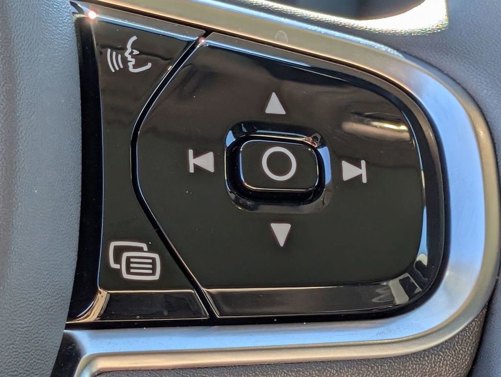 Used 2023 Volvo XC60 B6 Ultimate w/ Climate Package image 36