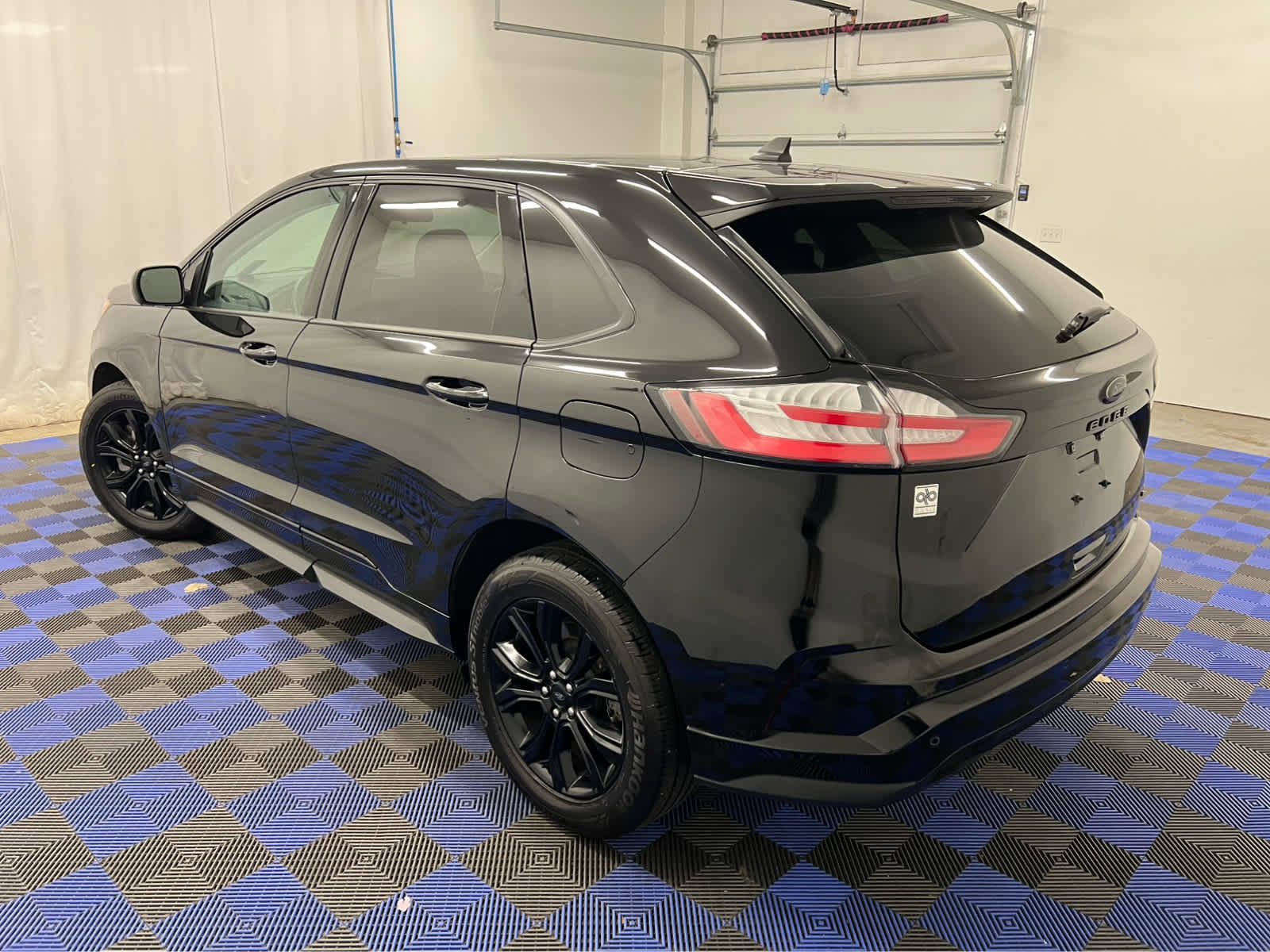 Used 2024 Ford Edge SE w/ Black Appearance Package image 9