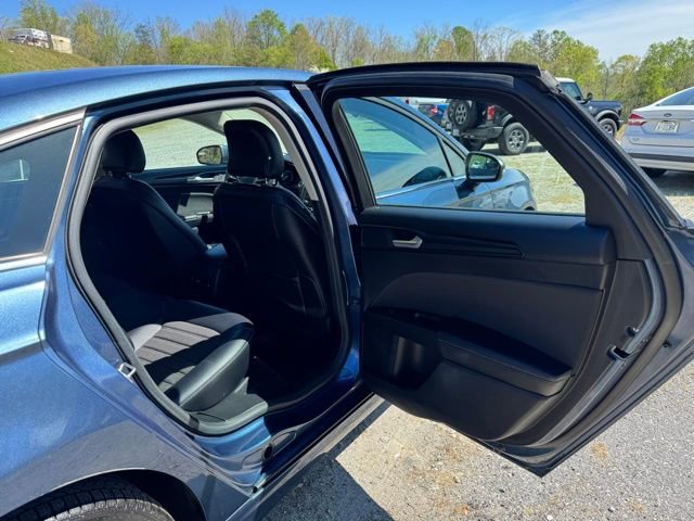 Used 2018 Ford Fusion SE w/ Equipment Group 201A FWD image 15