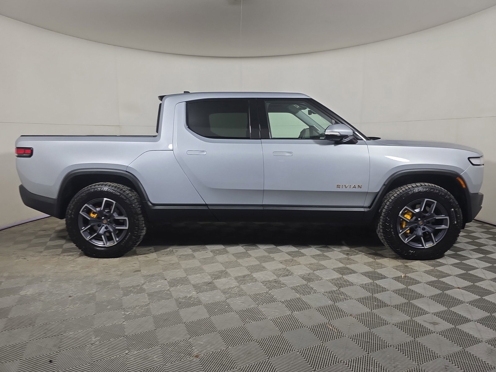 Used 2023 Rivian R1T Launch Edition image 6