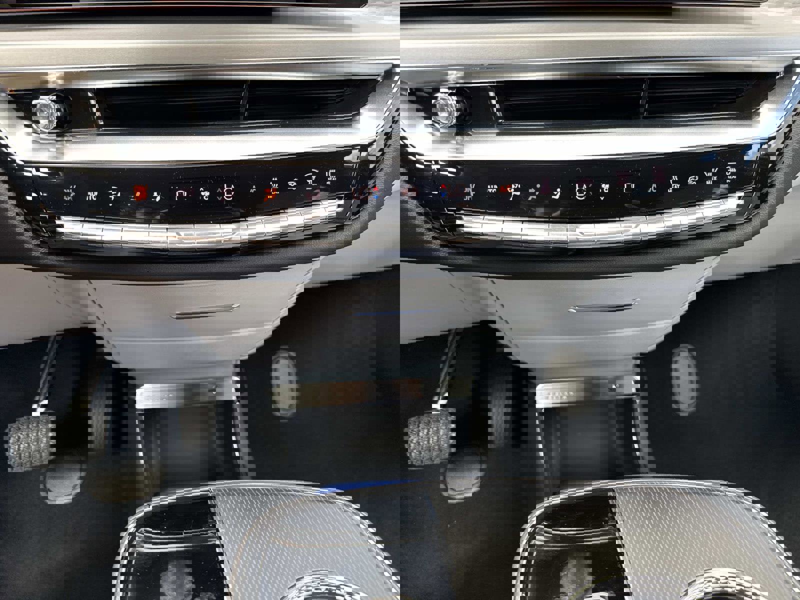 New 2026 Cadillac Lyriq Luxury image 25