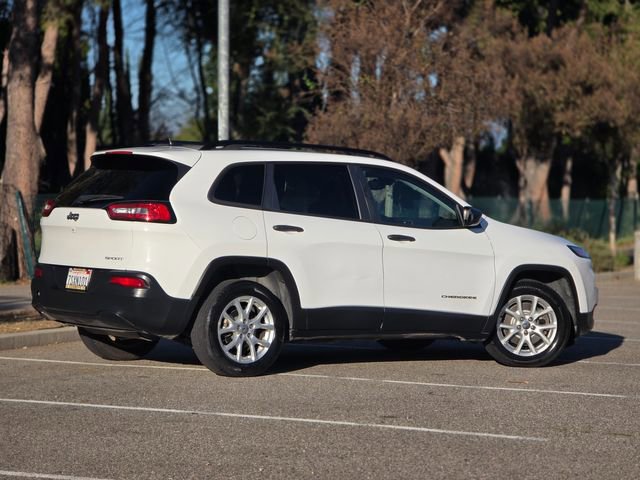 Used 2016 Jeep Cherokee Sport image 5