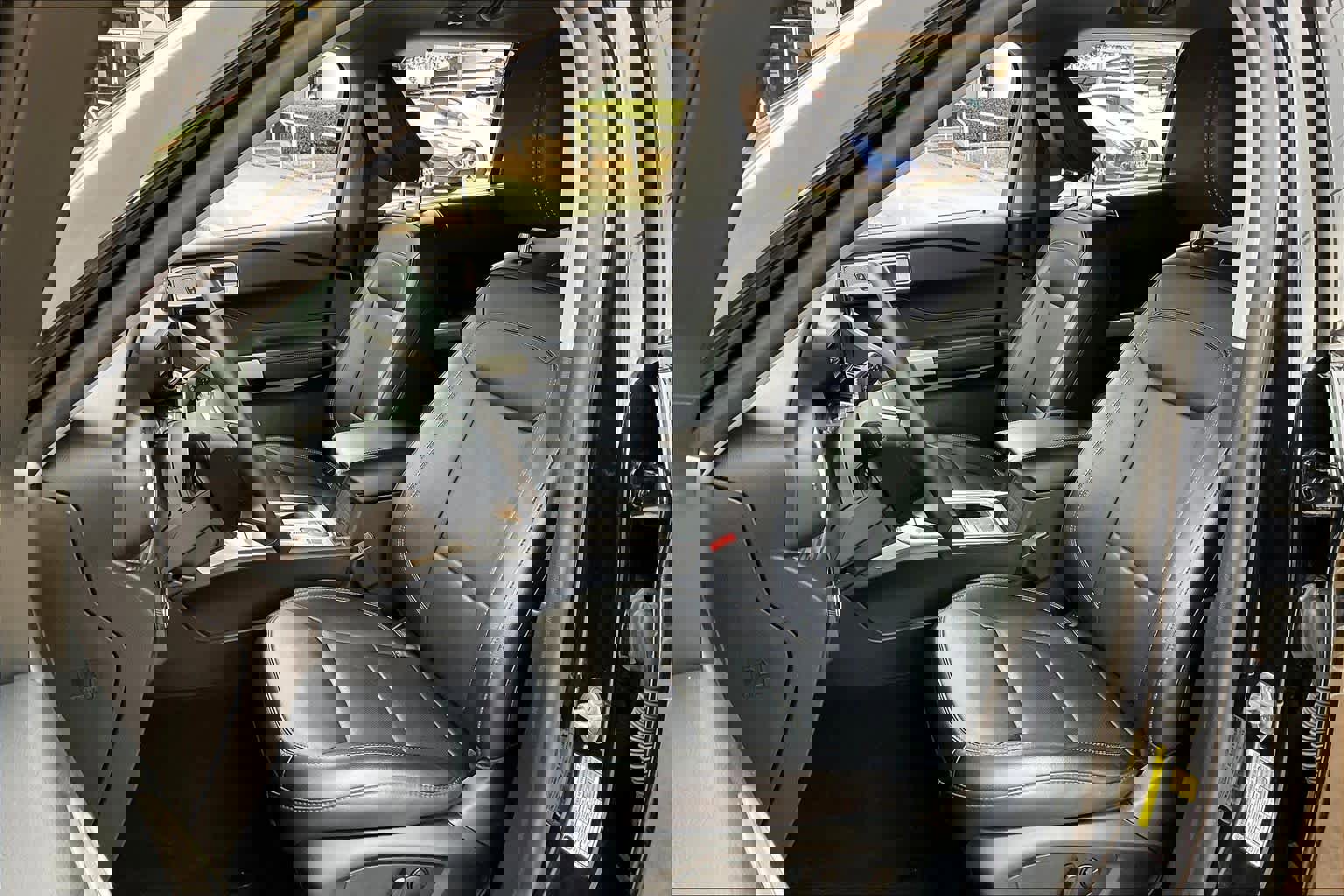 Used 2024 Ford Explorer Limited image 6