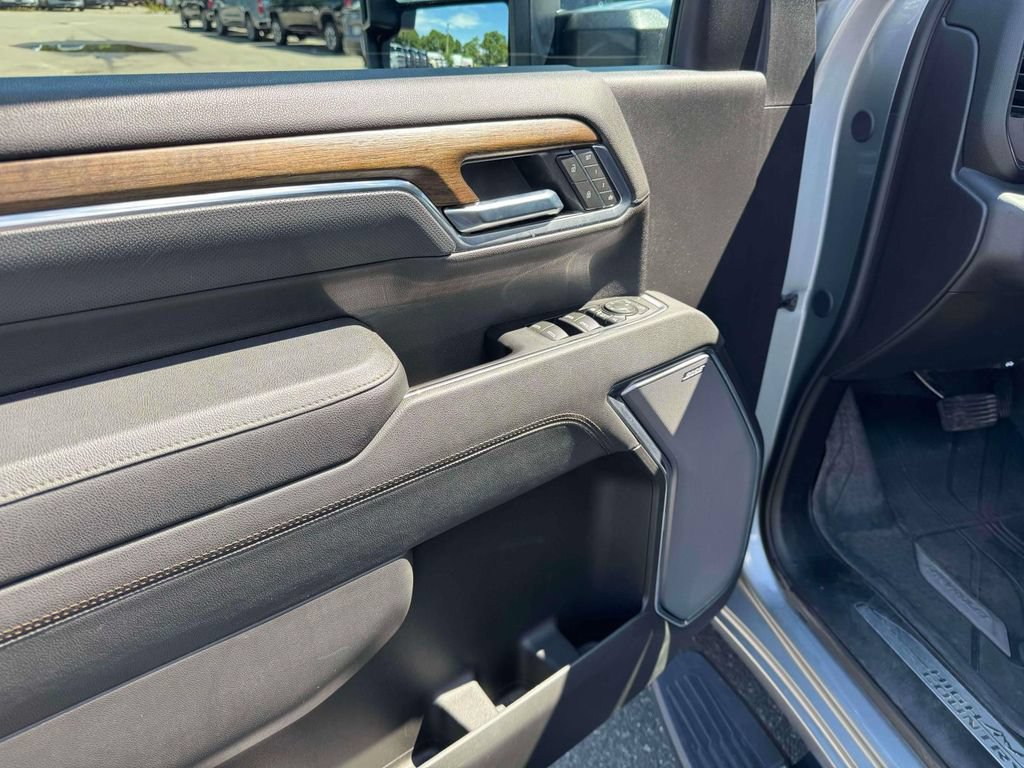 Used 2025 Chevrolet Silverado 3500 High Country AWD/4WD image 18