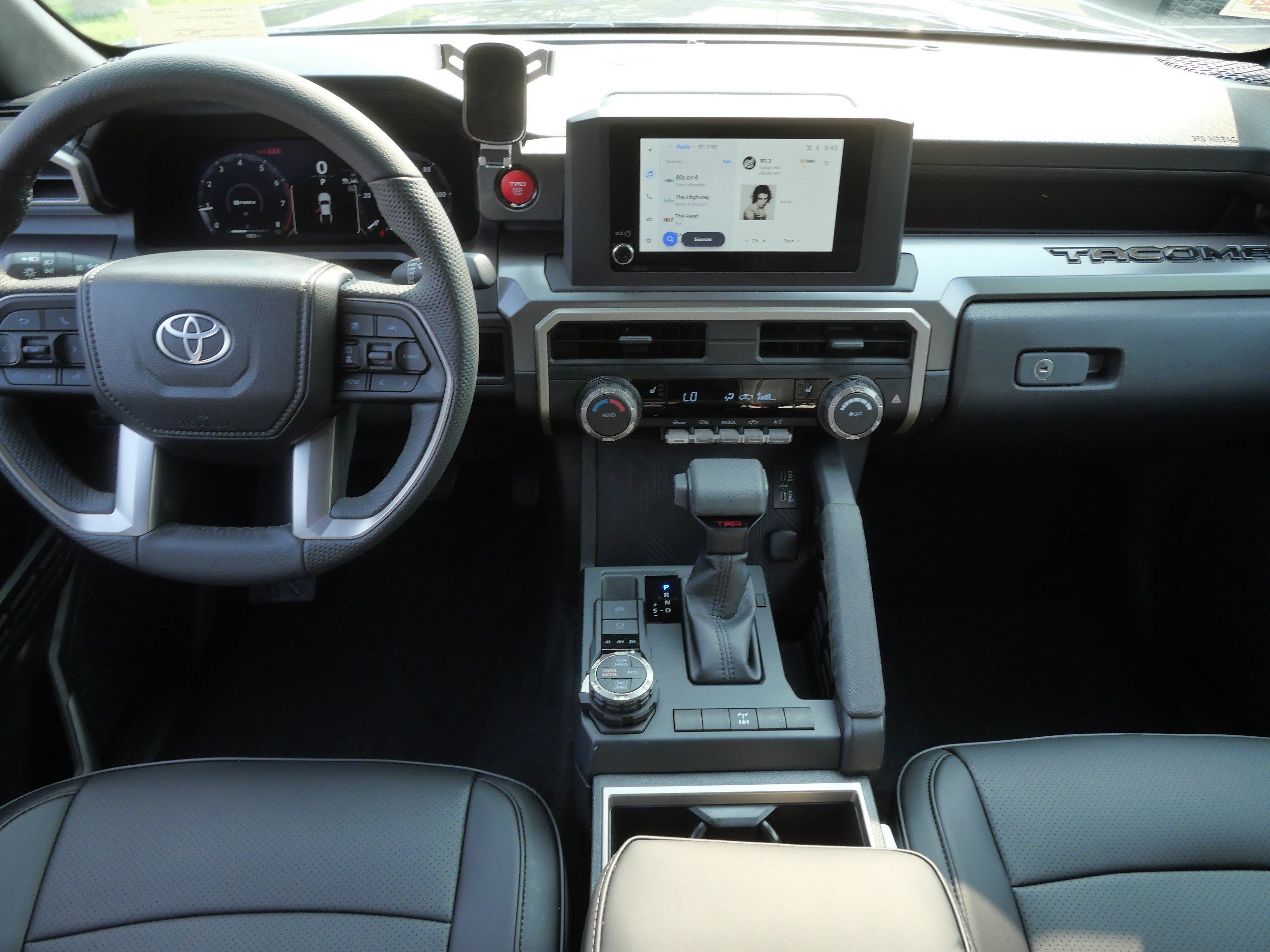 Certified 2025 Toyota Tacoma TRD Off-Road AWD/4WD image 11