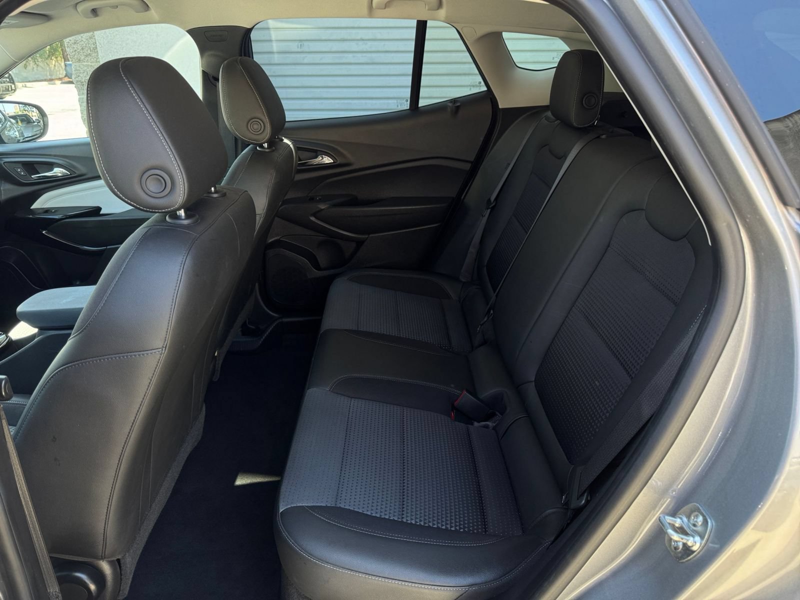 Used 2025 Chevrolet Trax LT FWD image 25