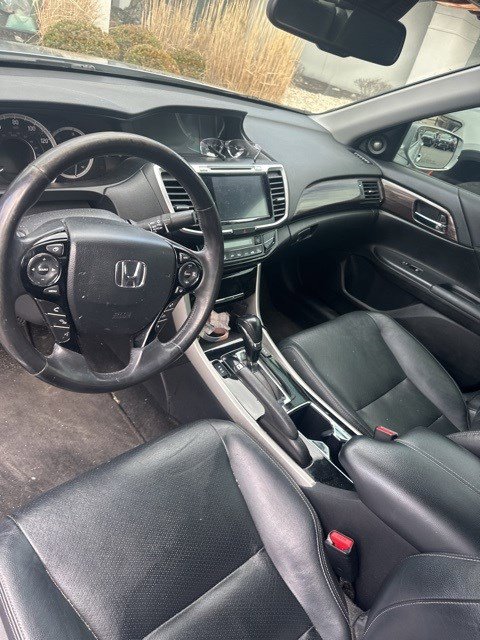 Used 2017 Honda Accord Touring image 5