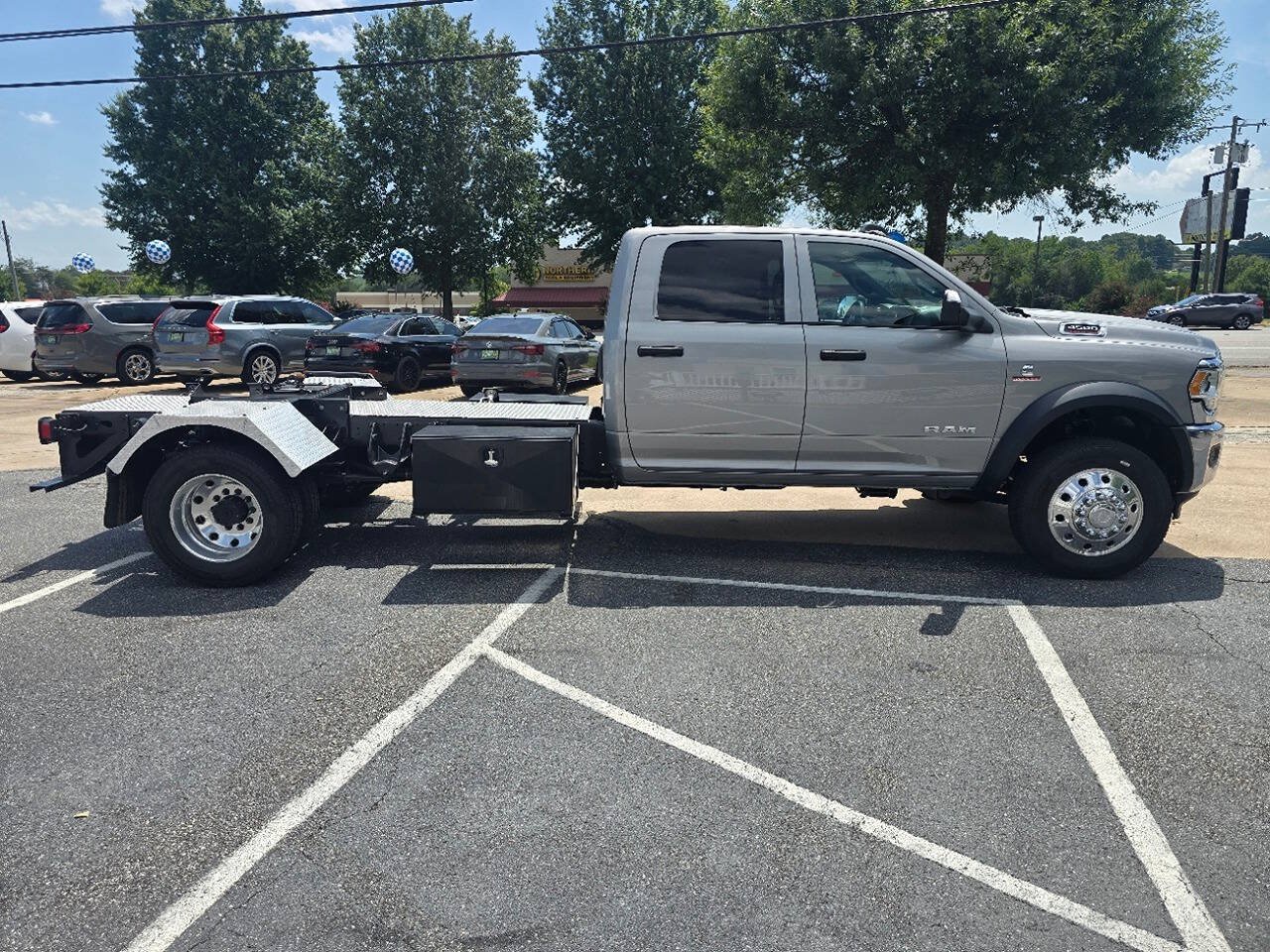 Used 2022 RAM 4500 Tradesman w/ Chrome Appearance Group AWD/4WD image 8
